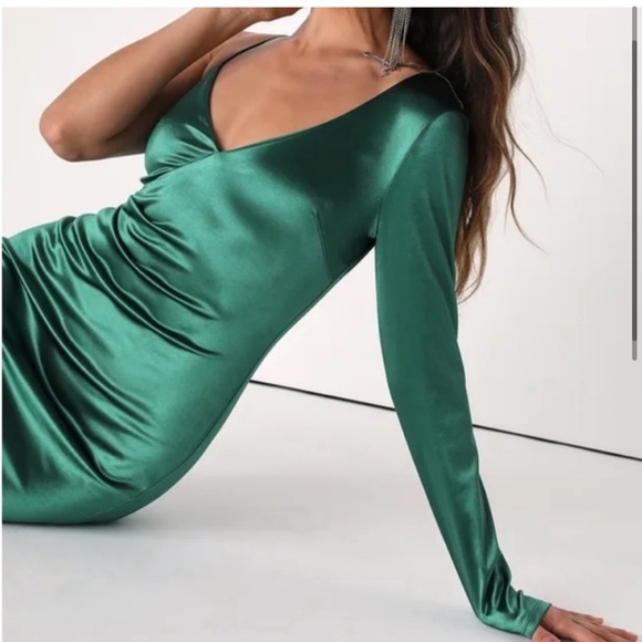 Lulus Totally Glowing Emerald Green Satin
One-Shoulder Bodycon Dress - Picture 3 of 5